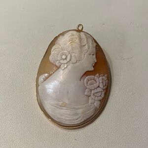 Vintage 14KYG Large Oval Carved Shell Cameo Pendant Brooch